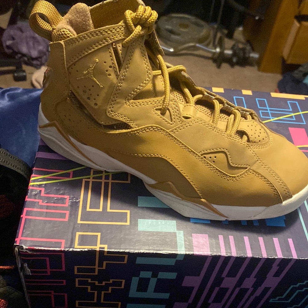 Jordan’s true flight GS golden harvest